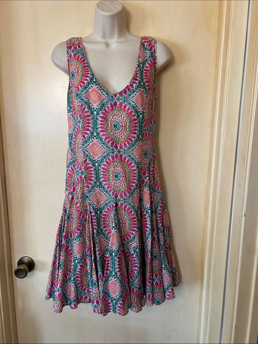 HD in Paris Pink & Green Printed Sleeveless V-Neck Midi Dress size 0